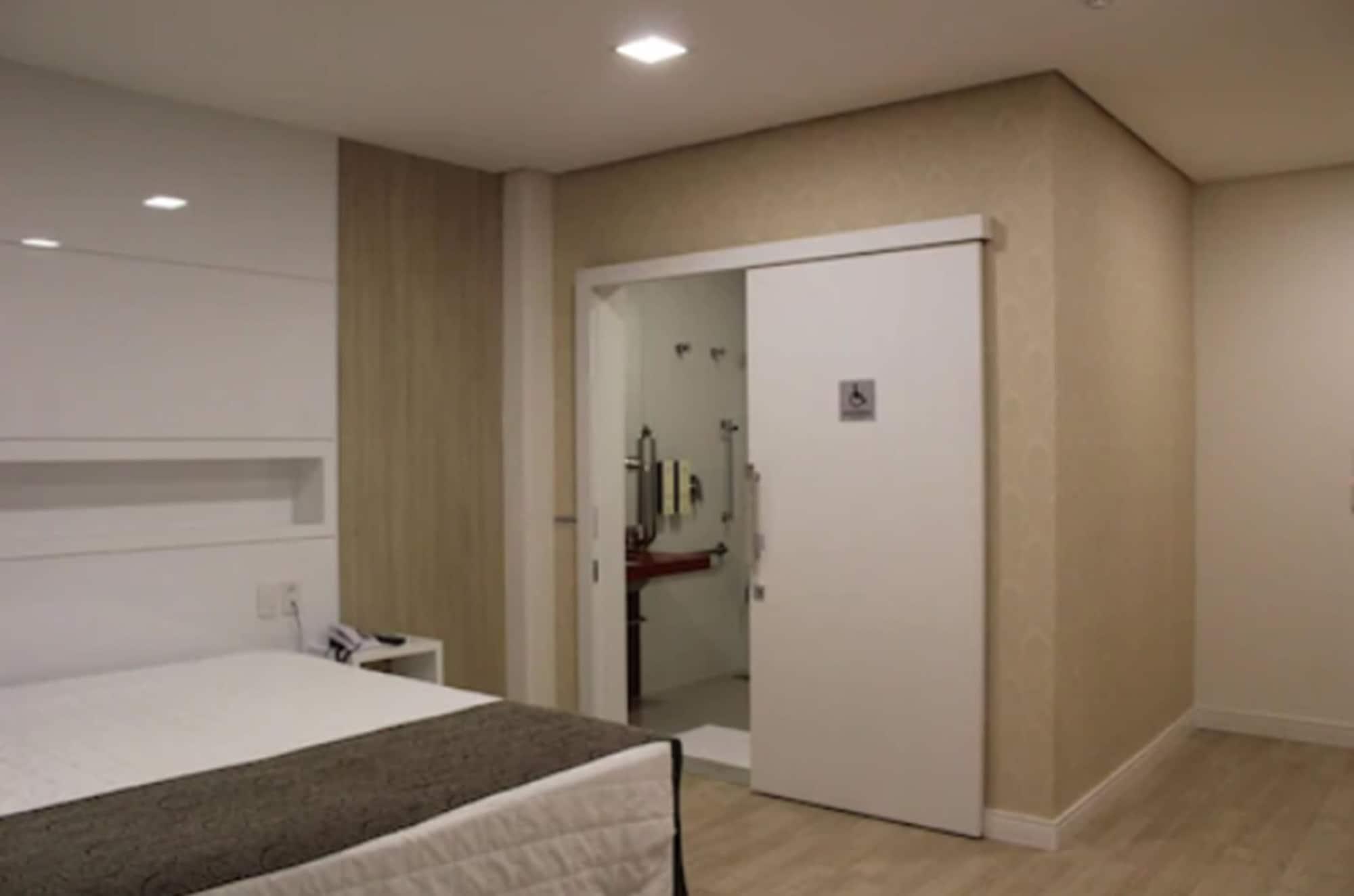 Holiday & Business Hotel - Em Frente Ao Centro De Eventos E Arena Conda Chapeco Exterior photo